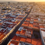 Sugar daddy en Querétaro: la ciudad con mayor crecimiento aerial view of Queretaro Mexico showing colonial architecture downtown area with modern buildings in