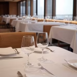 México vs Colombia vs Argentina: dónde es mejor ser sugar baby Elegant upscale restaurant interior in Latin America, sophisticated dining setting with modern desig